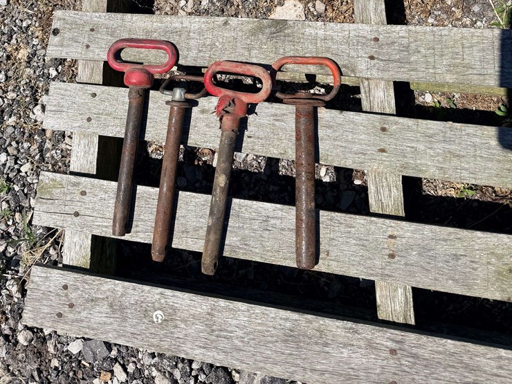 hitch-pins---group-of-4-image-1