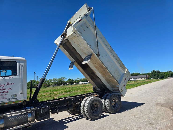 2020-western-star-4900-image-31