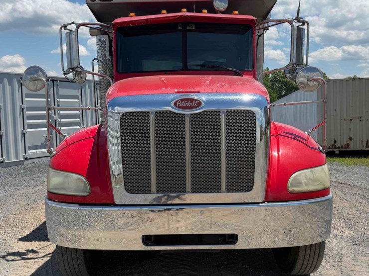 2011-peterbilt-337-image-8