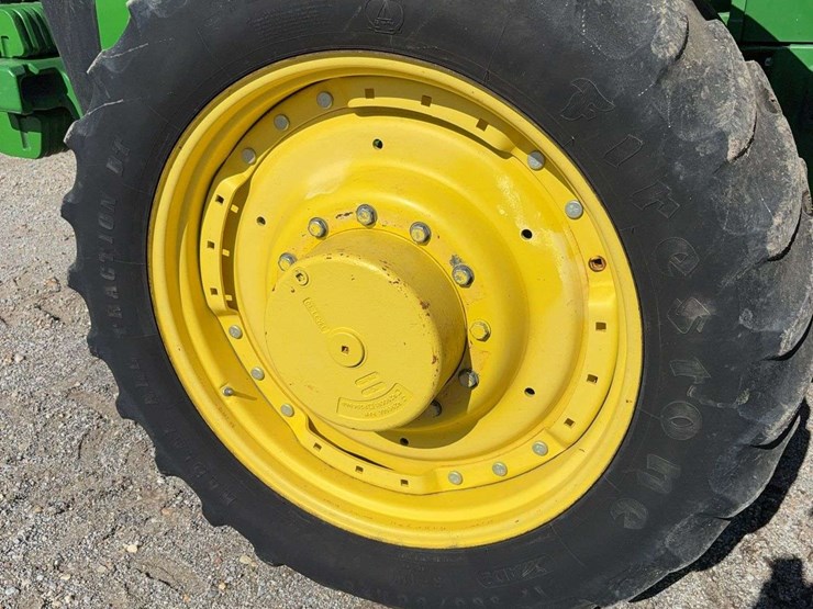 2011-john-deere-8260r-image-15