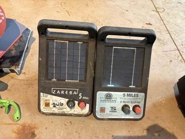 (2)-solar-electric-fencers-image-1