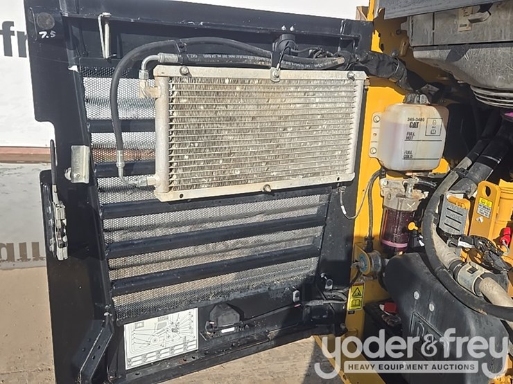 2017-caterpillar-262d-image-30