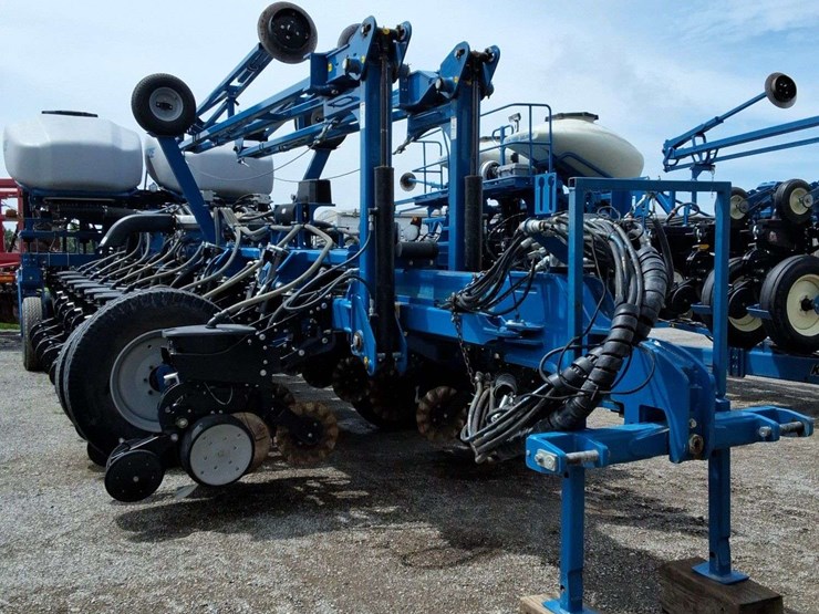 kinze-24-center-fill-planter,-30''-image-6