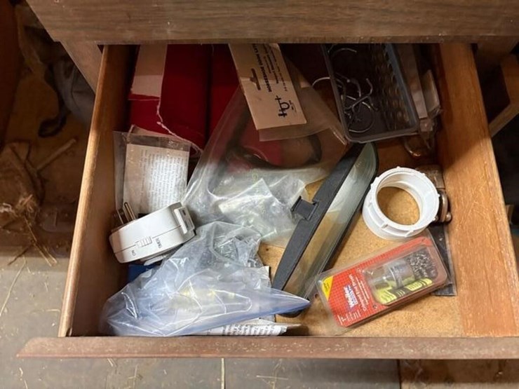 contents-of-shelves-&-hardware-image-10