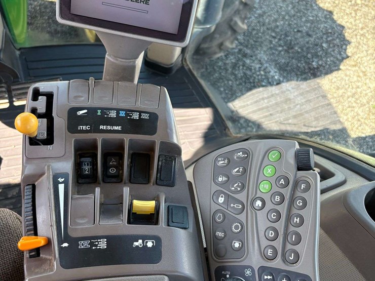 2010-john-deere-8320r-image-94