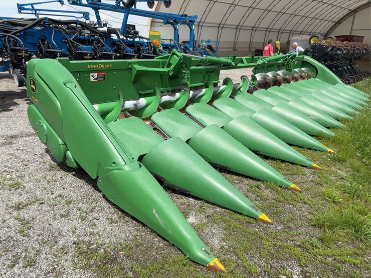 2018-john-deere-12-image-3