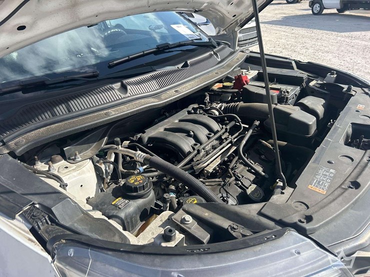 2016-ford-explorer-image-9
