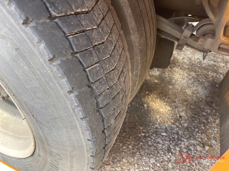 2016-peterbilt-365-image-16