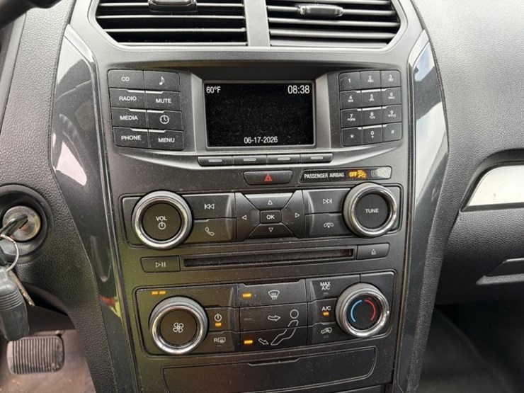 2017-ford-explorer-image-33