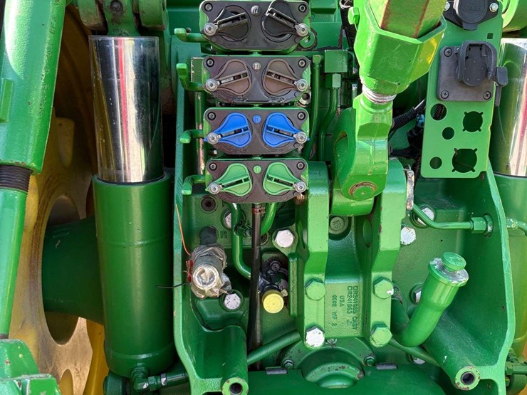 2010-john-deere-8320r-image-104