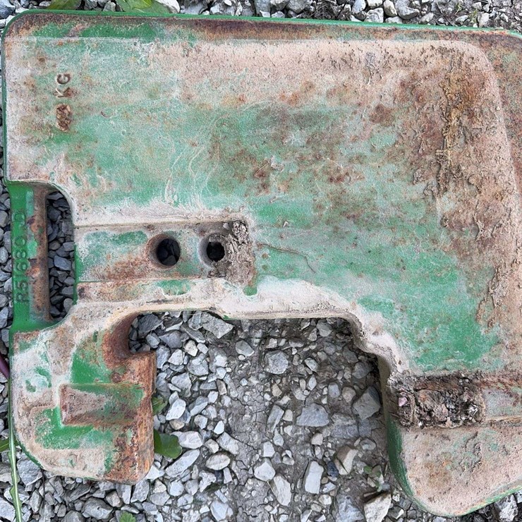 John Deere R51680 Weight - 45 KG