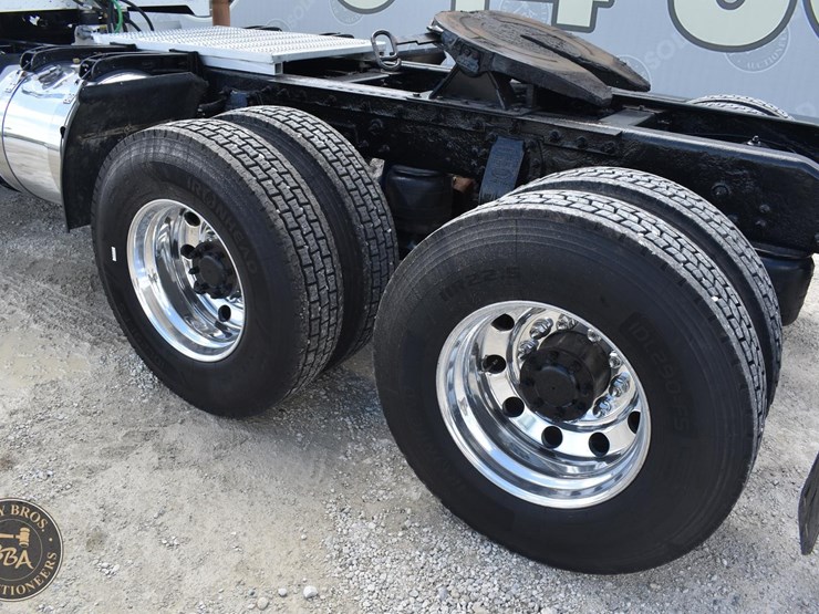 2013-peterbilt-367-image-36