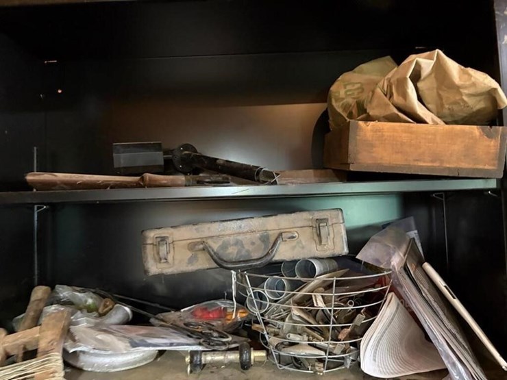 shelves-&-corner-contents.-image-6