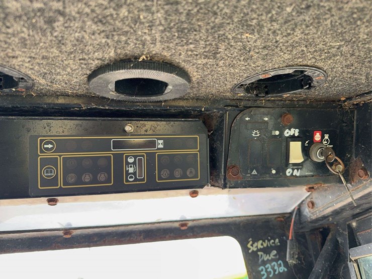 new-holland-lx865-image-24