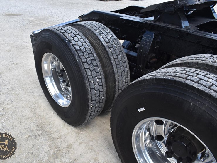 2013-peterbilt-367-image-29