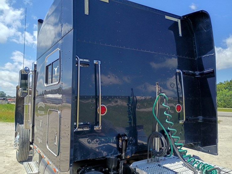 2005-peterbilt-379-image-74