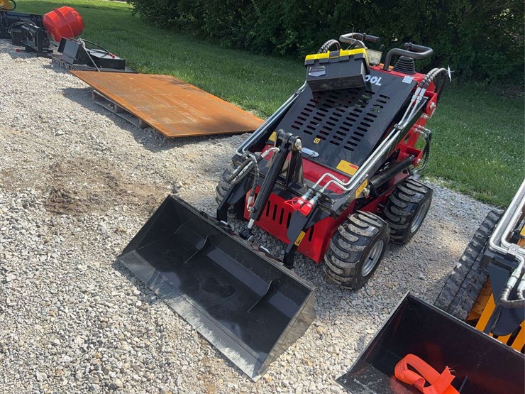 323tz-walk-behind-skid-steer-loader-image-5