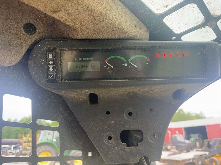 deere-318g-image-10