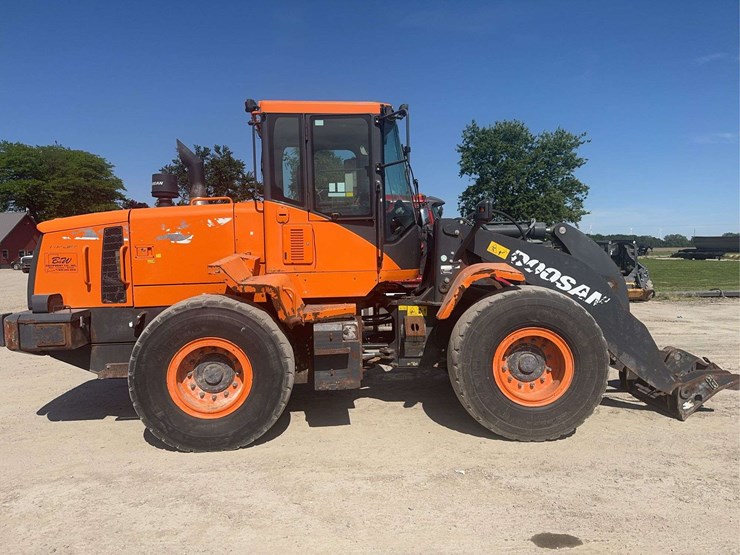 2021-doosan-dl220-5-image-3