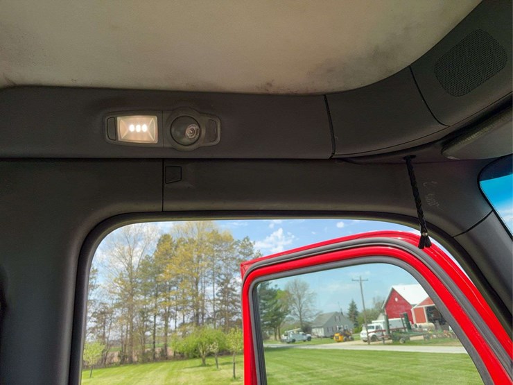 peterbilt-579-image-103