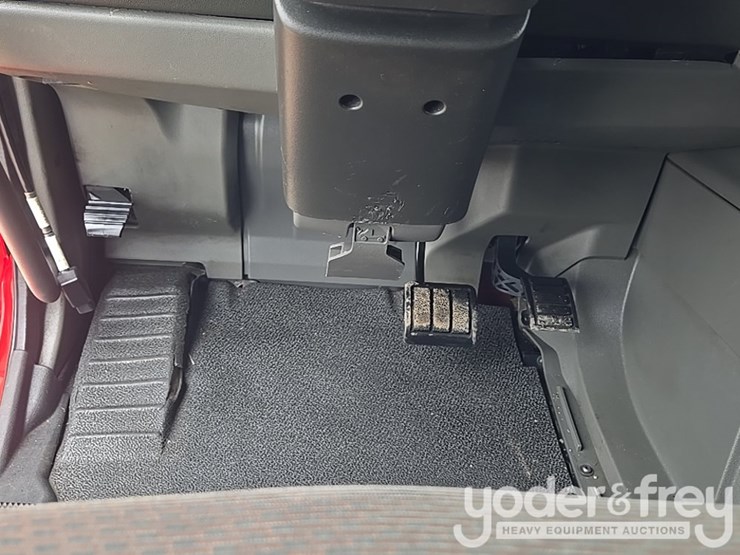 2019-volvo-vnl860-image-59