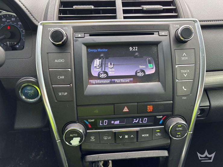 2016-toyota-camry-hybrid-sedan-image-17
