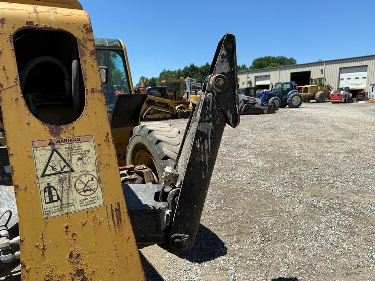 caterpillar-tl943-image-11