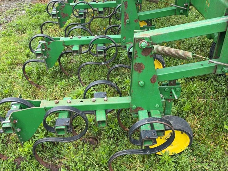 16-row-jd-row-crop-cultivator-image-6