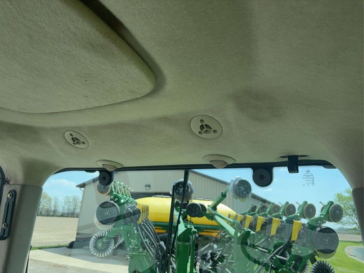 2013-john-deere-8285r-image-28