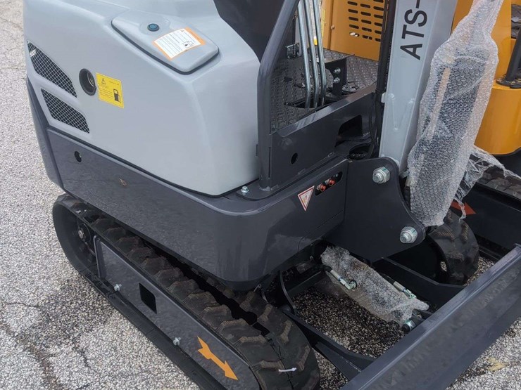 ats-mini-excavator-ats-me18---11.4-hp---grey-image-2