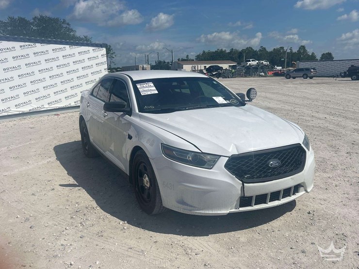 2018-ford-taurus-awd-sedan-image-2