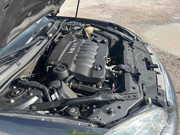 2015-chevrolet-impala-limited-sedan-image-8