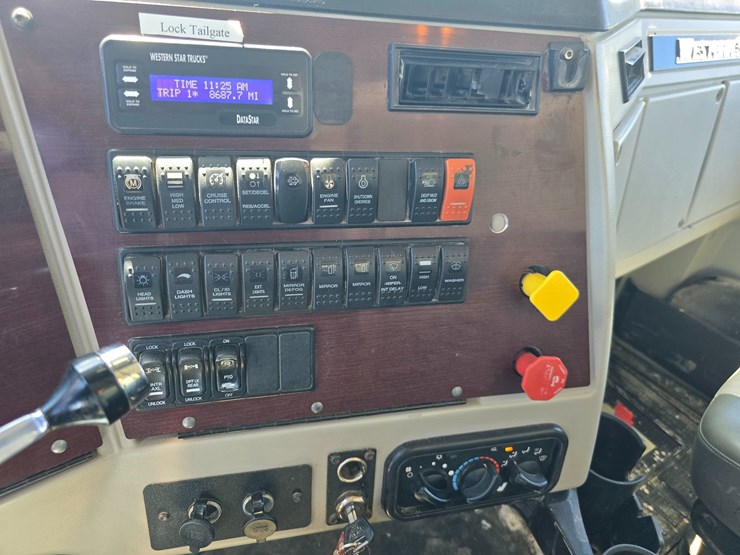2020-western-star-4900-image-83