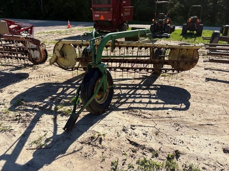 john-deere-roll-bar-rake-image-1