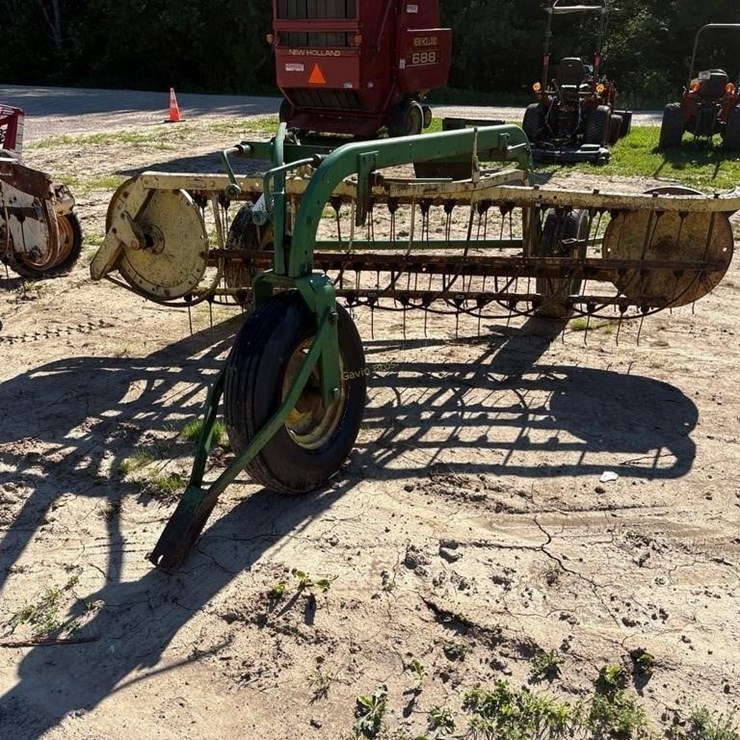 John Deere Roll Bar Rake