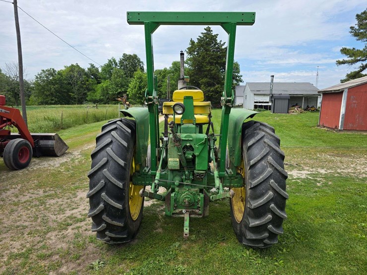 john-deere-3010-image-5