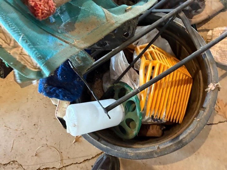 large-lot-of-horse-equipment.-feed-bags-etc-image-6