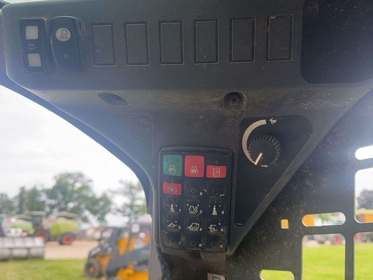 deere-318g-image-9