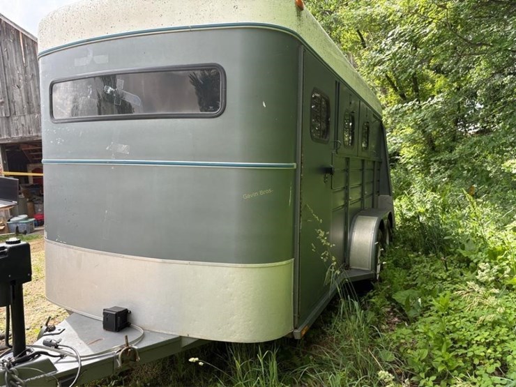 kiefer-built-tandem-horse-trailer-image-10