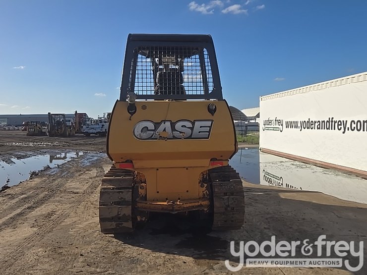 2017-case-650l-image-4