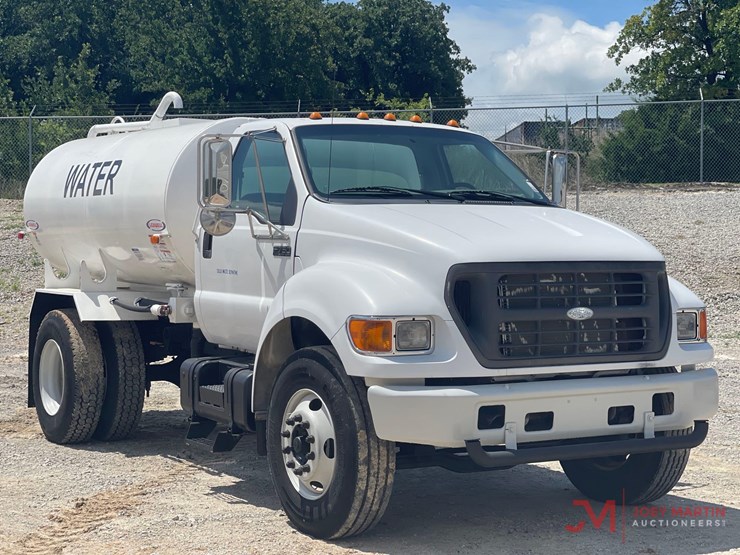 2001-ford-f750-image-1