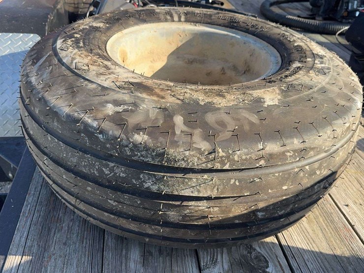 goodyear-12.5l-15-tire-and-8-bolt-rim-image-3