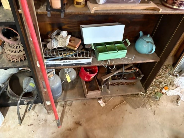 shelves-&-corner-contents.-image-11