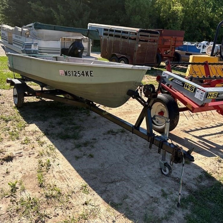 14' Aluminum Fishing Boat.