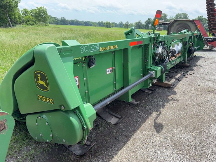 2018-john-deere-12-image-11