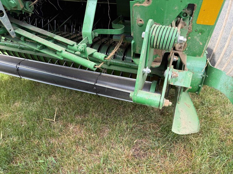 2020-john-deere-560m-image-19