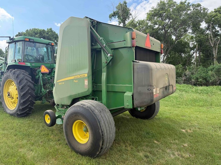 2020-john-deere-560m-image-3