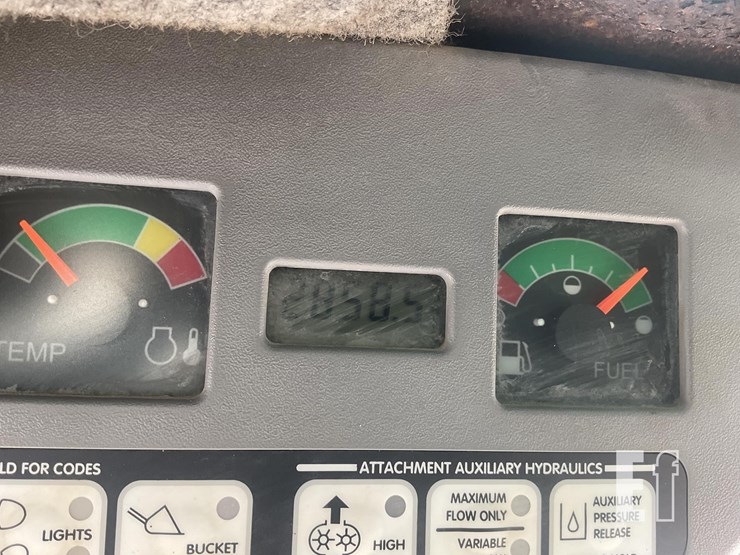 2005-bobcat-s300-image-17
