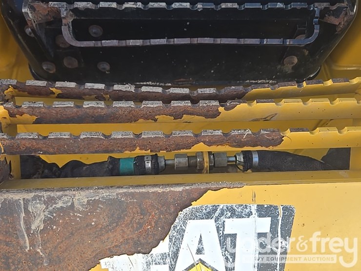 2017-caterpillar-262d-image-17
