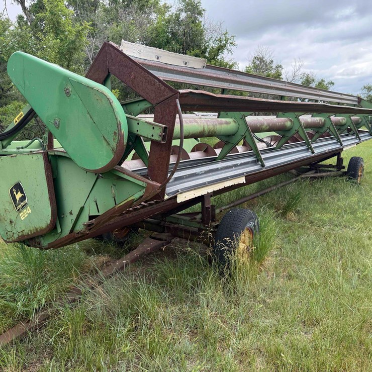 JOHN DEERE 224